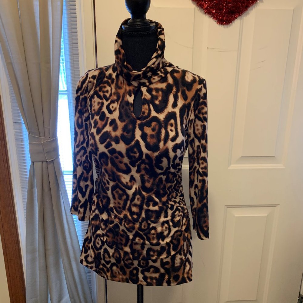 New York & Company Turtleneck Small, Brown & Cream
